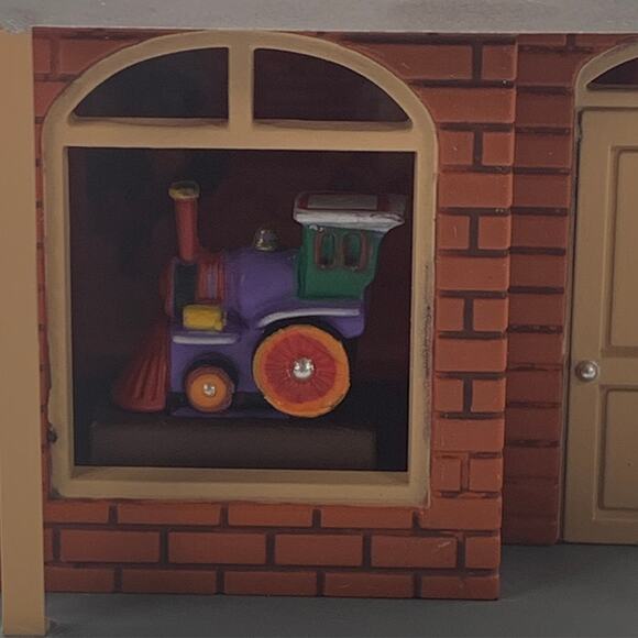 Hallmark Keepsake Korners 2017 Halls Station Christmas Ornament in Box - Picture 5 of 6